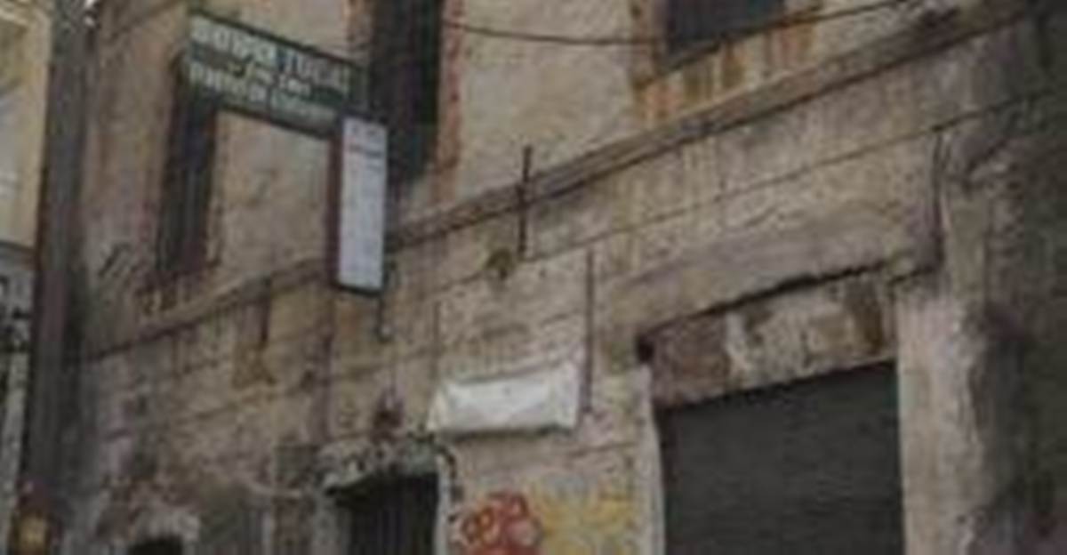 Καβάλα. Πώληση Καπναποθήκης.