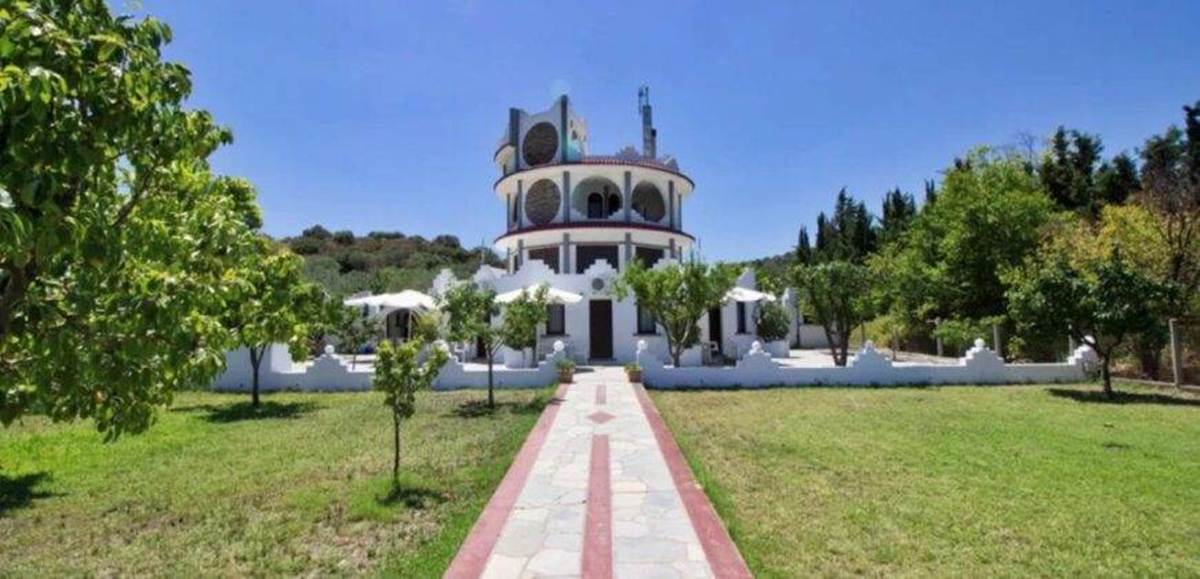 Αμμουλιανή Χαλκιδικής. Πώληση Ξενοδοχείου – Ακίνητο ” Πύργος”.