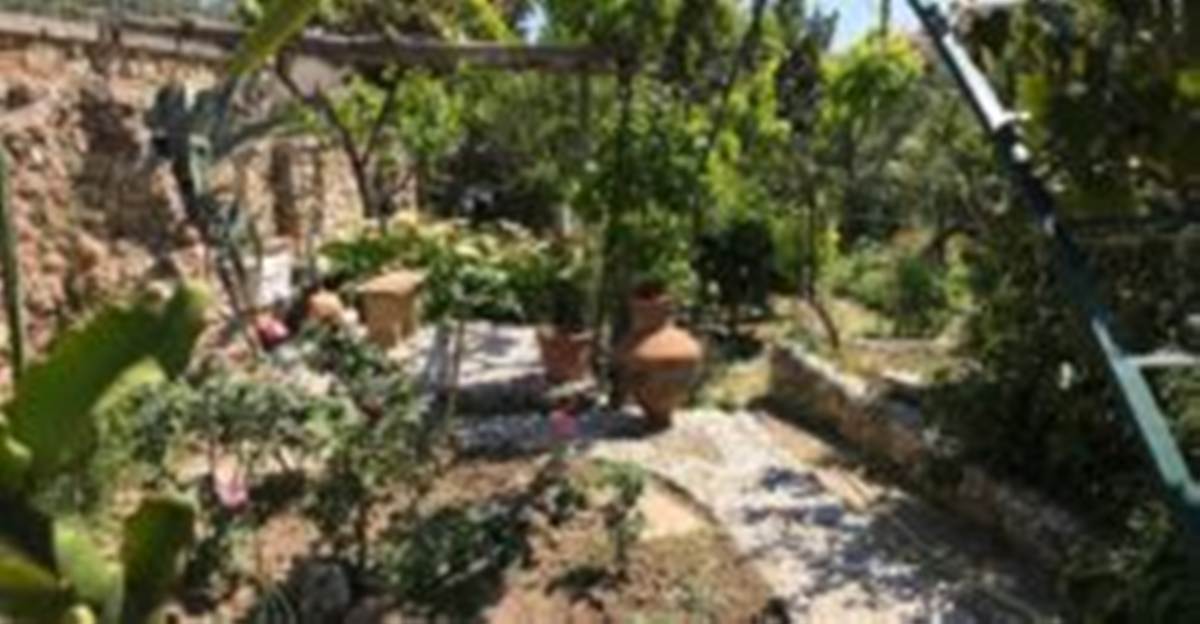 Χίος. Πώληση Μεζονέτας και Αυτόνομης Γκαρσονιέρας.