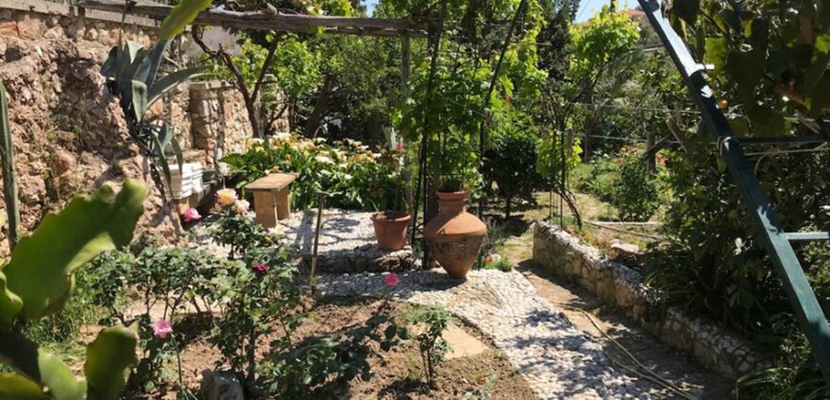 Χίος. Πώληση Μεζονέτας και Αυτόνομης Γκαρσονιέρας.
