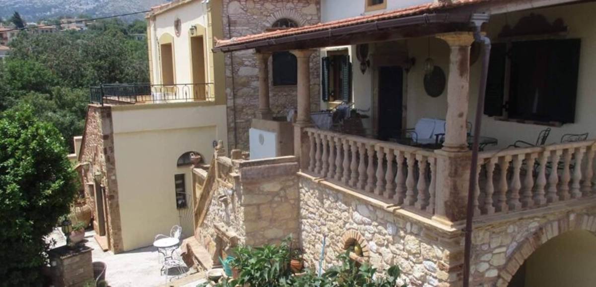 Χίος. Πώληση Μεζονέτας και Αυτόνομης Γκαρσονιέρας.