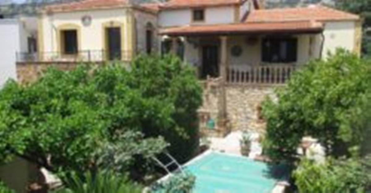 Χίος. Πώληση Μεζονέτας και Αυτόνομης Γκαρσονιέρας.