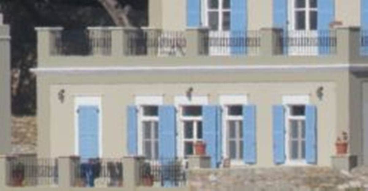 Σύρος. Πώληση Τριπλοκατοικίας.