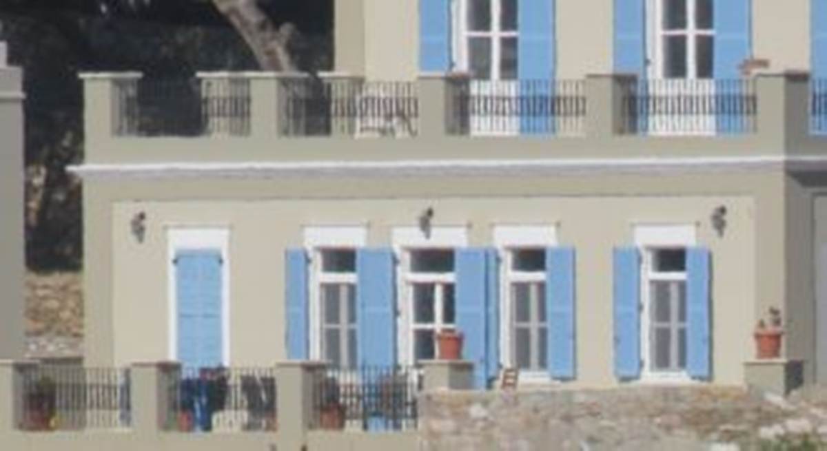 Σύρος. Πώληση Τριπλοκατοικίας.