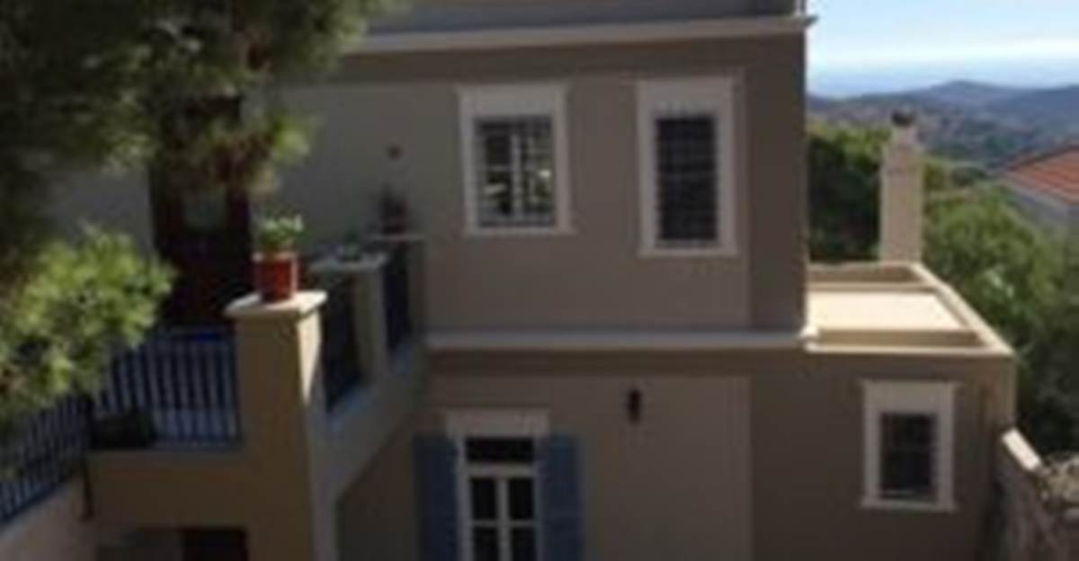 Σύρος. Πώληση Τριπλοκατοικίας.