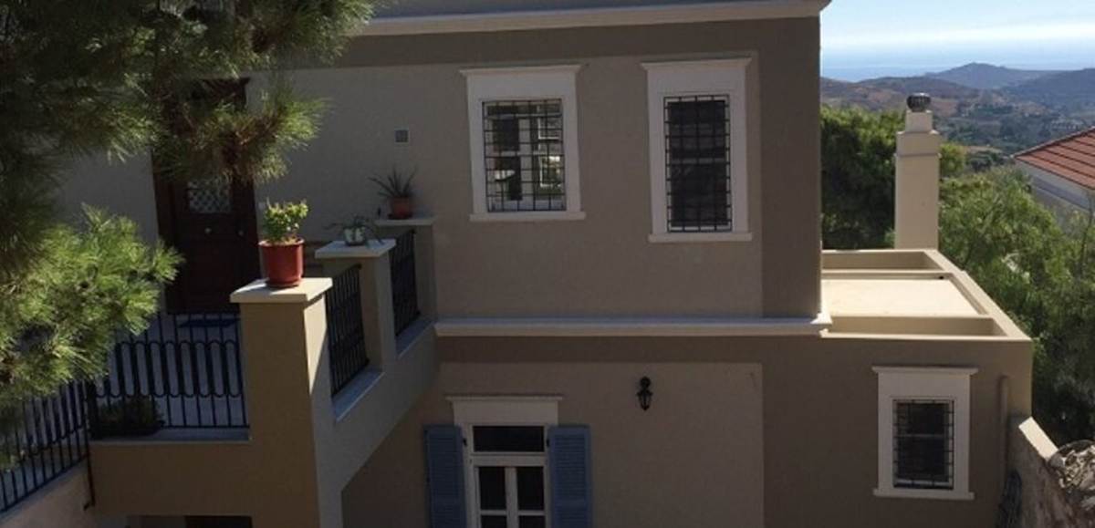 Σύρος. Πώληση Τριπλοκατοικίας.