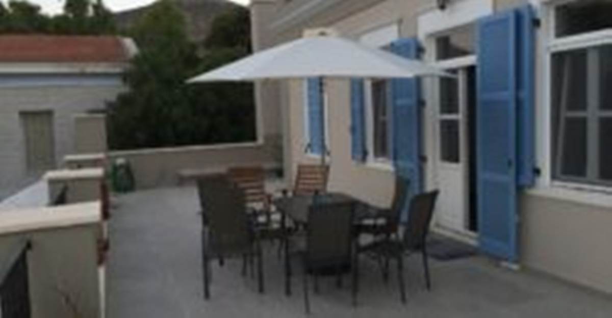 Σύρος. Πώληση Τριπλοκατοικίας.