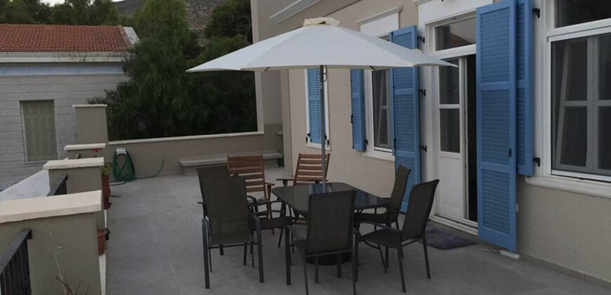 Σύρος. Πώληση Τριπλοκατοικίας.