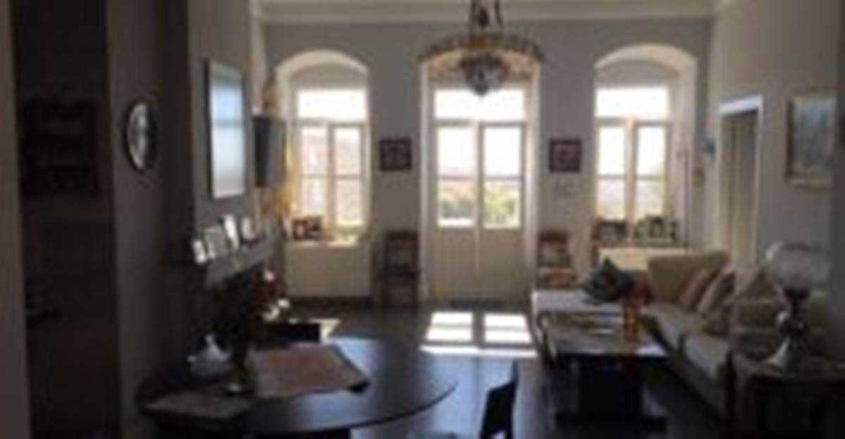 Σύρος. Πώληση Τριπλοκατοικίας.