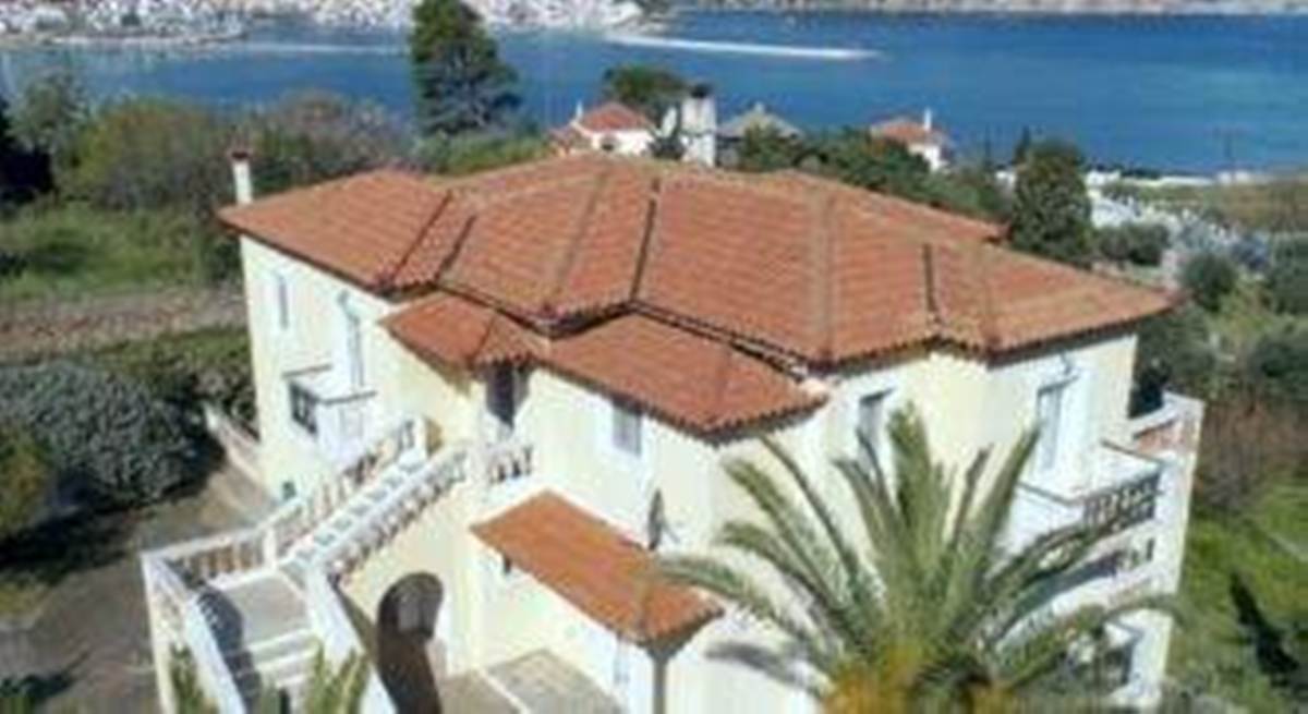 Σκόπελος. Πώληση Οροφοδιαμερίσματος150 Μ2.