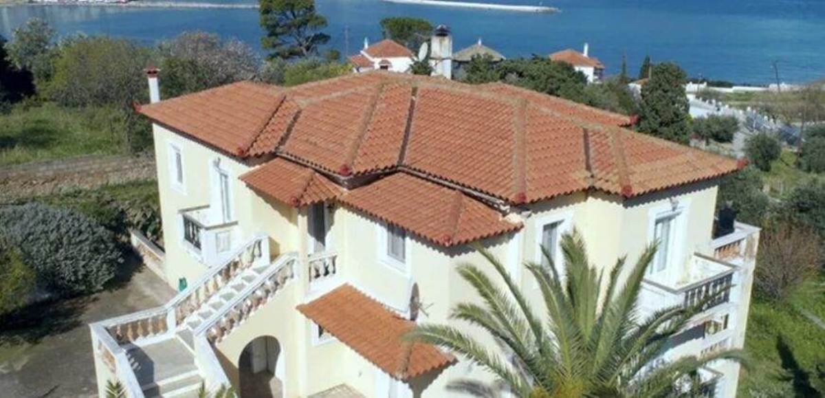 Σκόπελος. Πώληση Οροφοδιαμερίσματος150 Μ2.
