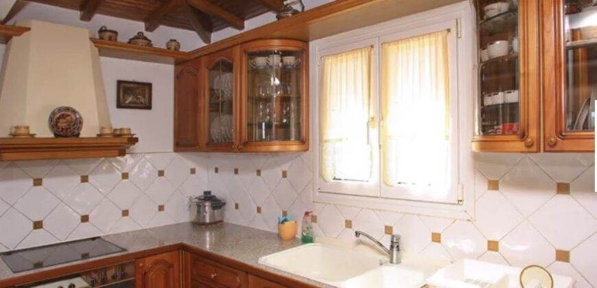 Σκόπελος. Πώληση Οροφοδιαμερίσματος150 Μ2.