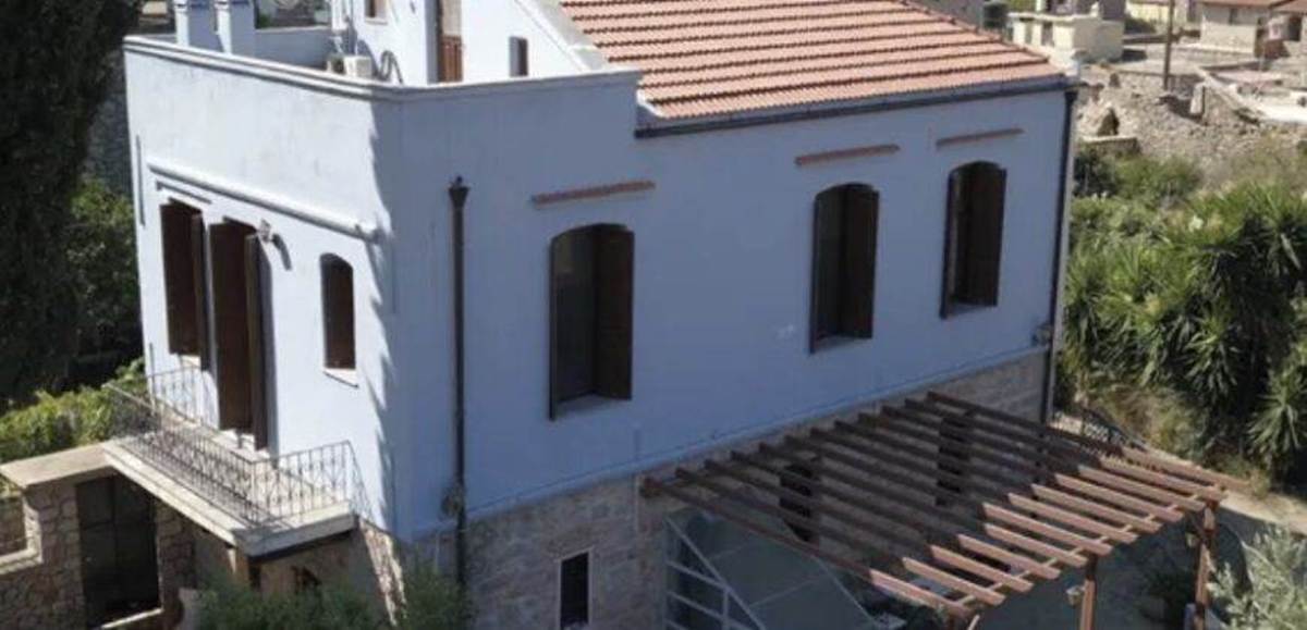 Χίος. Πώληση Ξενοδοχείου 2 ορόφων 194 Μ2.