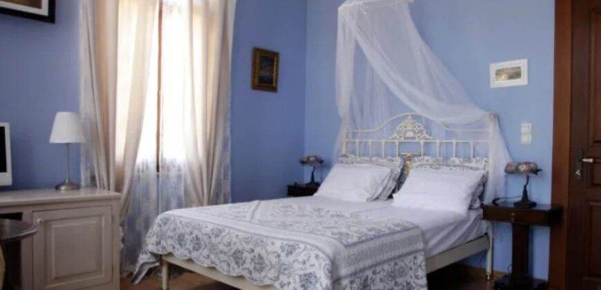 Χίος. Πώληση Ξενοδοχείου 2 ορόφων 194 Μ2.