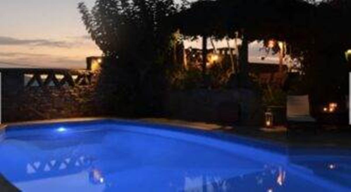 Νάξος. Πώληση Συγκροτήματος 3ων ανεξάρτητων  κατοικιών, 540 Μ2.