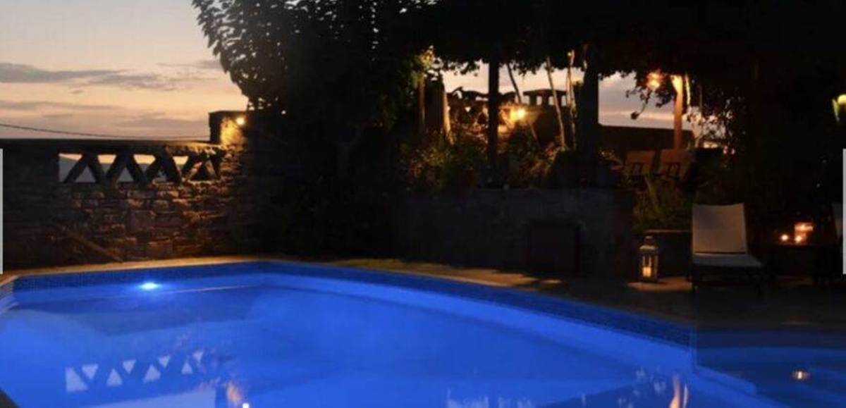 Νάξος. Πώληση Συγκροτήματος 3ων ανεξάρτητων  κατοικιών, 540 Μ2.