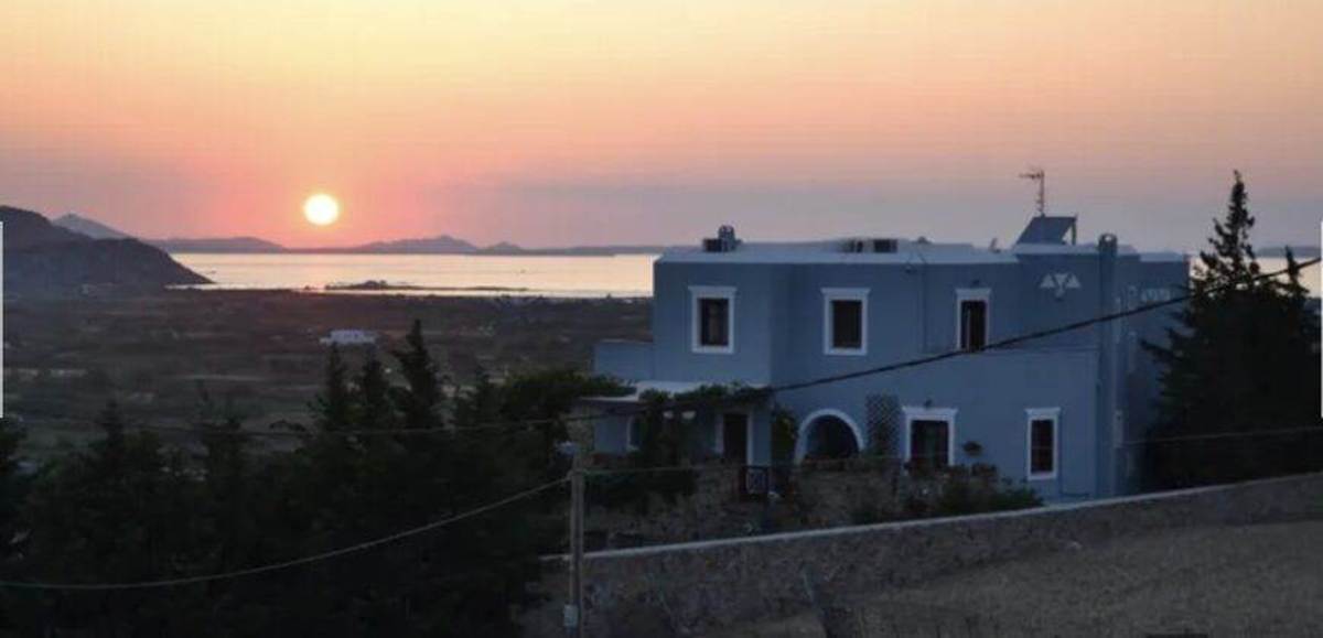 Νάξος. Πώληση Συγκροτήματος 3ων ανεξάρτητων  κατοικιών, 540 Μ2.