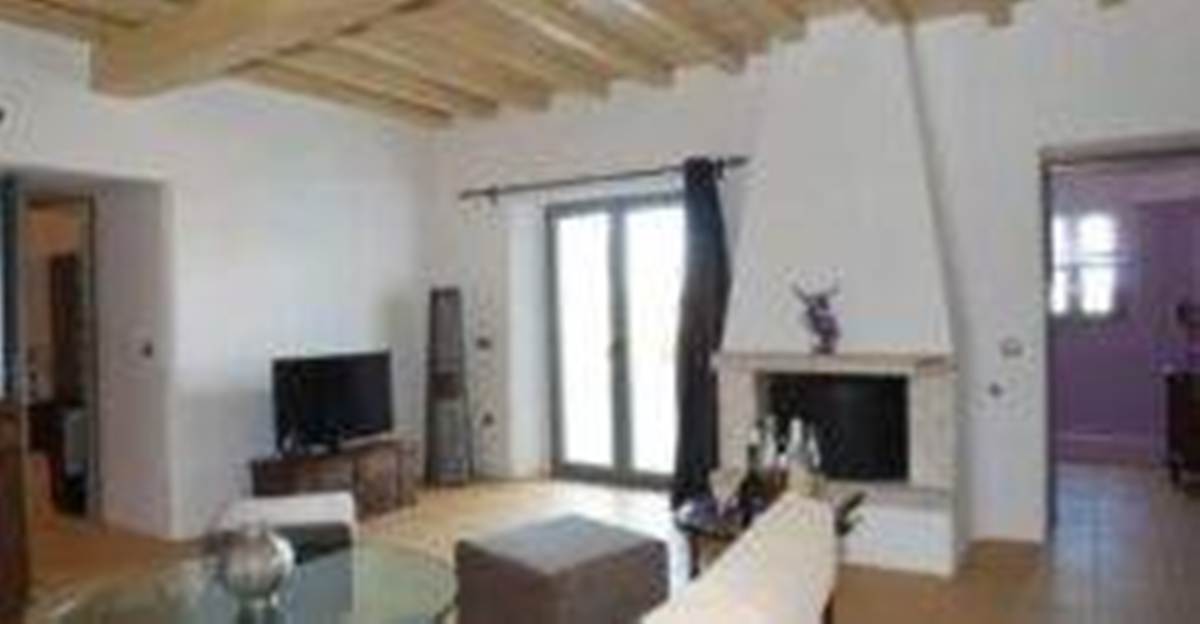 Μύκονος Άνω Μερά. Πώληση Μονοκατοικίας 240 Μ2.