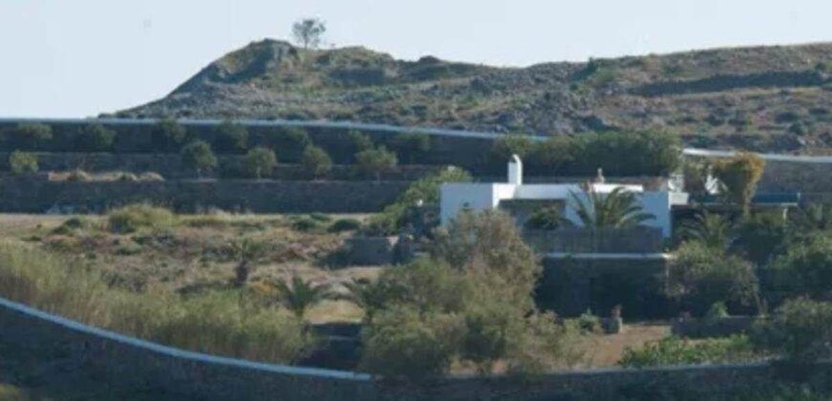 Μύκονος Άνω Μερά. Πώληση Μονοκατοικίας 240 Μ2.