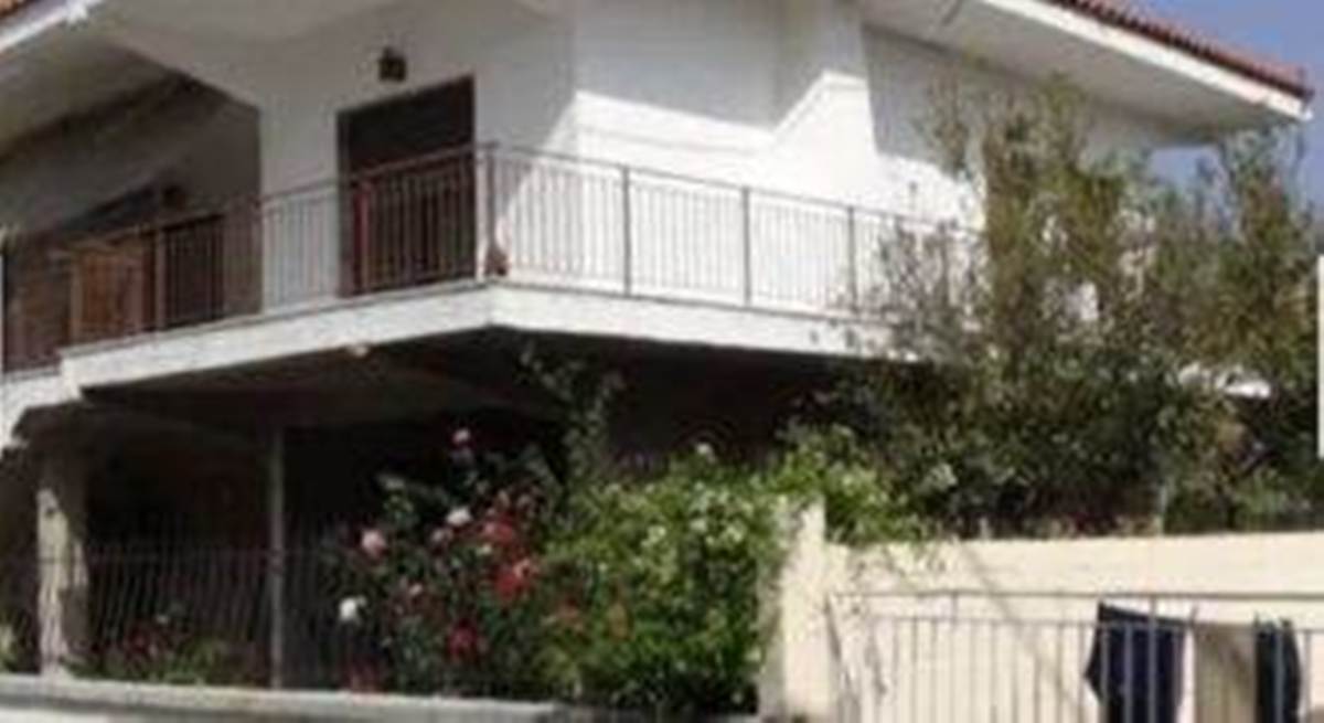 Μύρινα Λήμνου. Πώληση Διώροφου  Κτηρίου 261 Μ2.