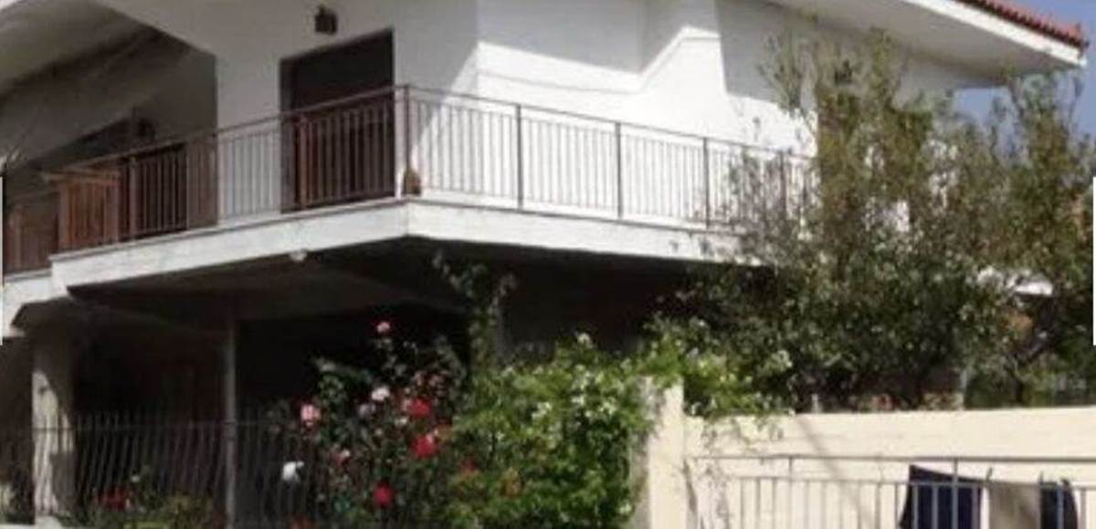 Μύρινα Λήμνου. Πώληση Διώροφου  Κτηρίου 261 Μ2.