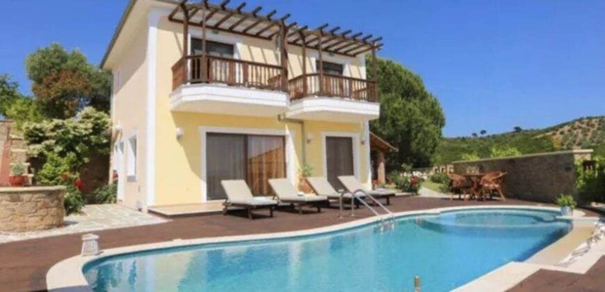 Τρούλλος Σκιάθου. Πώληση Συγκροτήματος – 3 Βίλες.