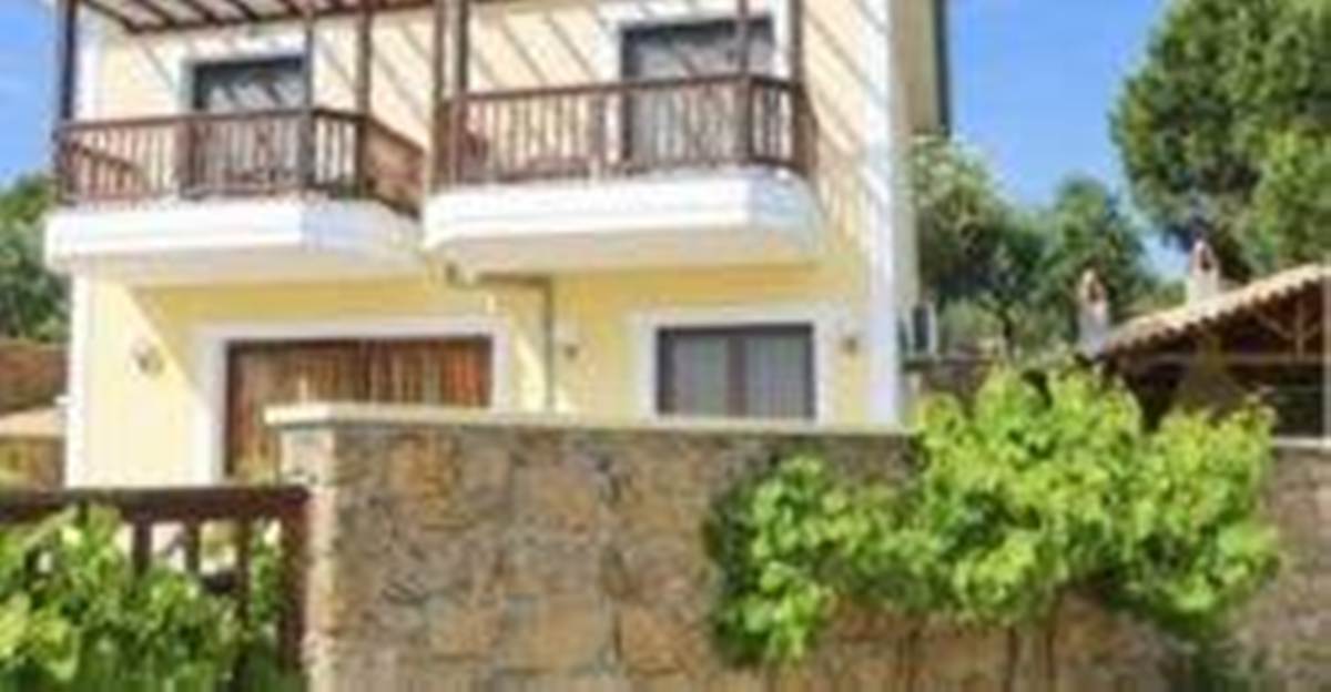 Τρούλλος Σκιάθου. Πώληση Συγκροτήματος – 3 Βίλες.