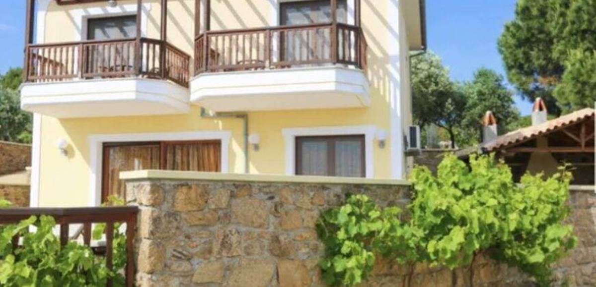 Τρούλλος Σκιάθου. Πώληση Συγκροτήματος – 3 Βίλες.