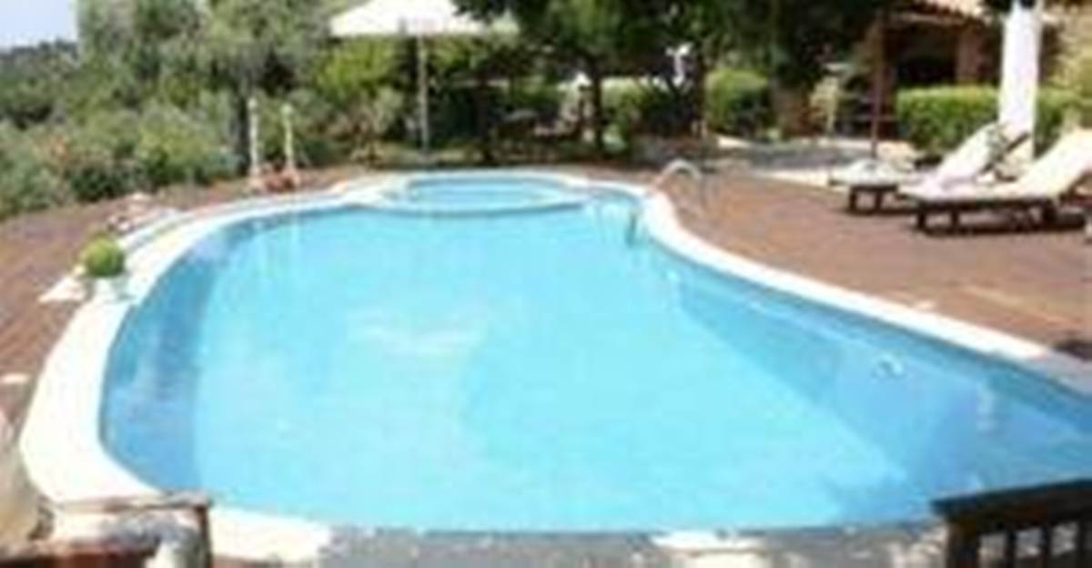 Τρούλλος Σκιάθου. Πώληση Συγκροτήματος – 3 Βίλες.