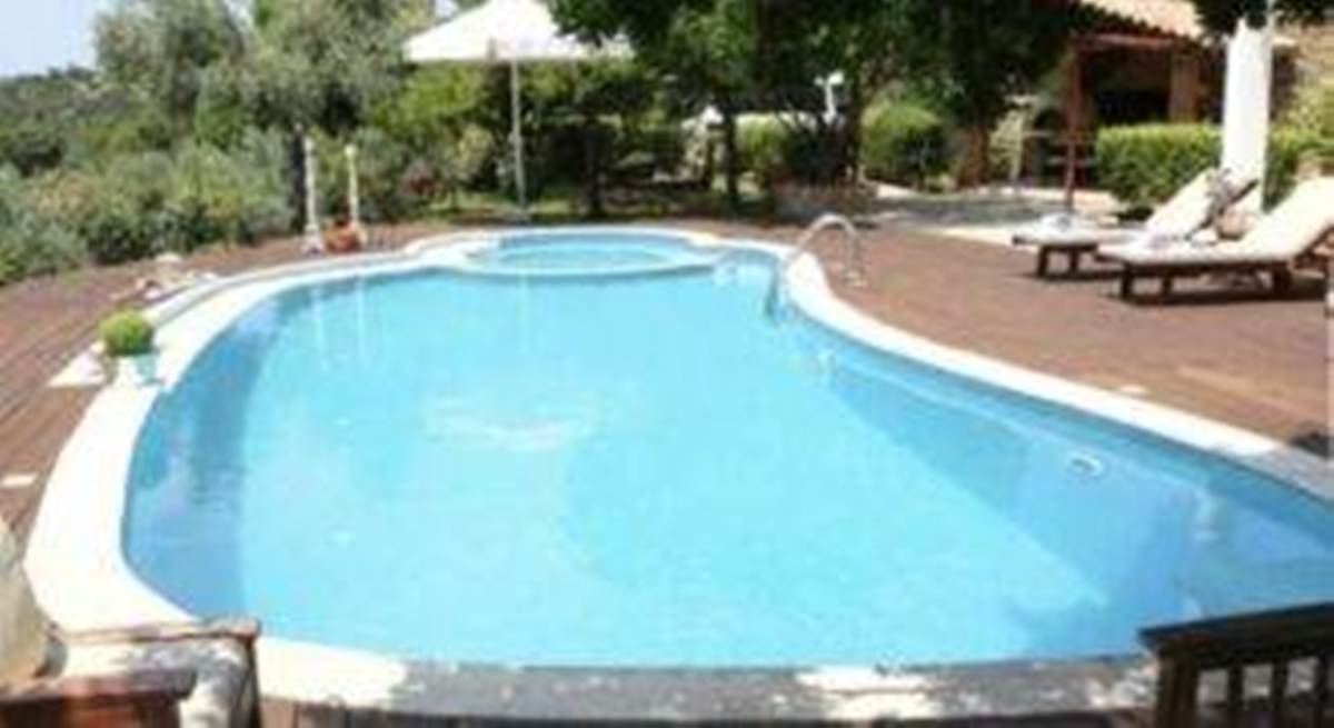 Τρούλλος Σκιάθου. Πώληση Συγκροτήματος – 3 Βίλες.