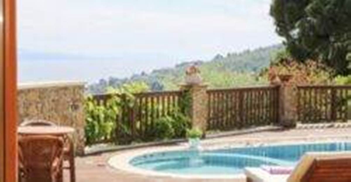 Τρούλλος Σκιάθου. Πώληση Συγκροτήματος – 3 Βίλες.