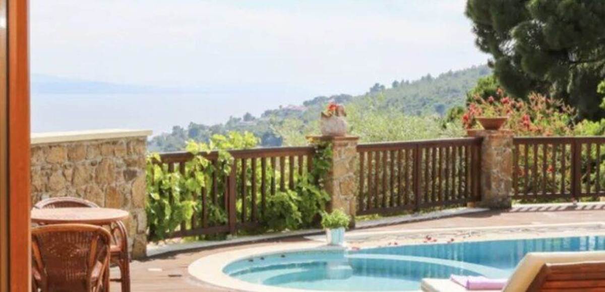 Τρούλλος Σκιάθου. Πώληση Συγκροτήματος – 3 Βίλες.