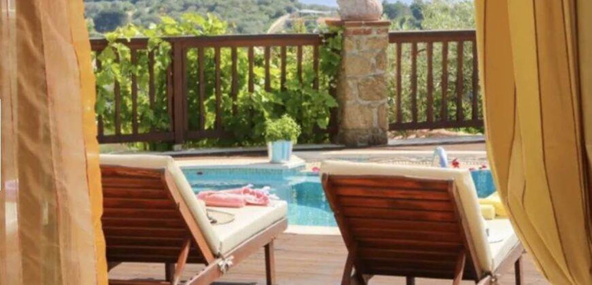 Τρούλλος Σκιάθου. Πώληση Συγκροτήματος – 3 Βίλες.