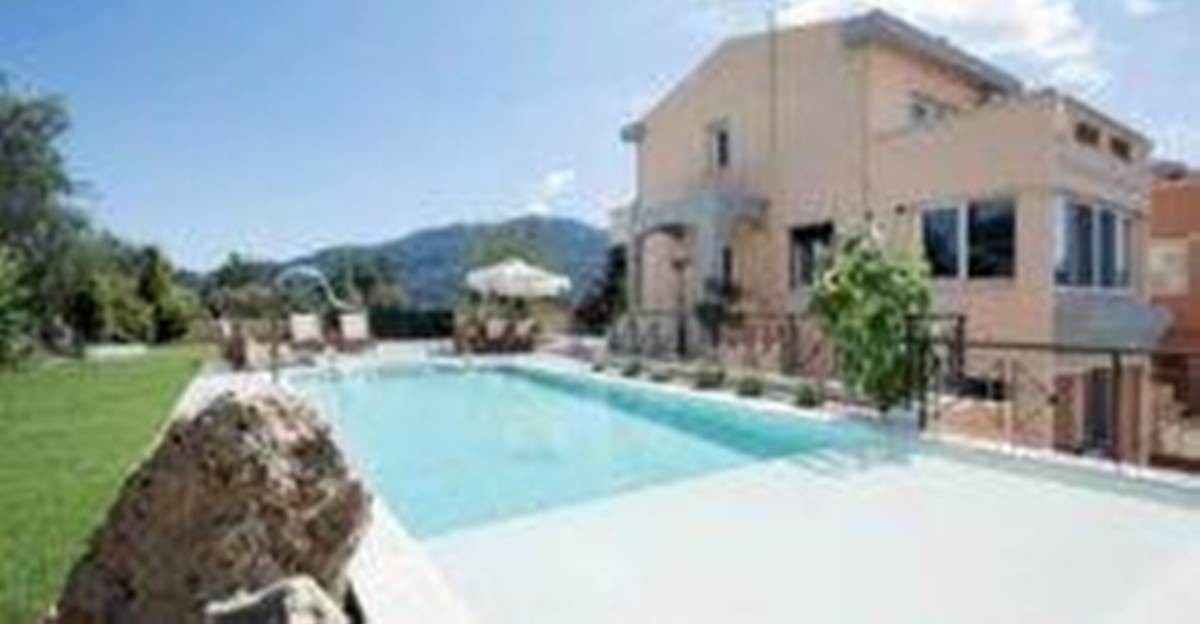 Αχίλλειο Κέρκυρα. Πώληση Συγκροτήματος 5 Βίλες.