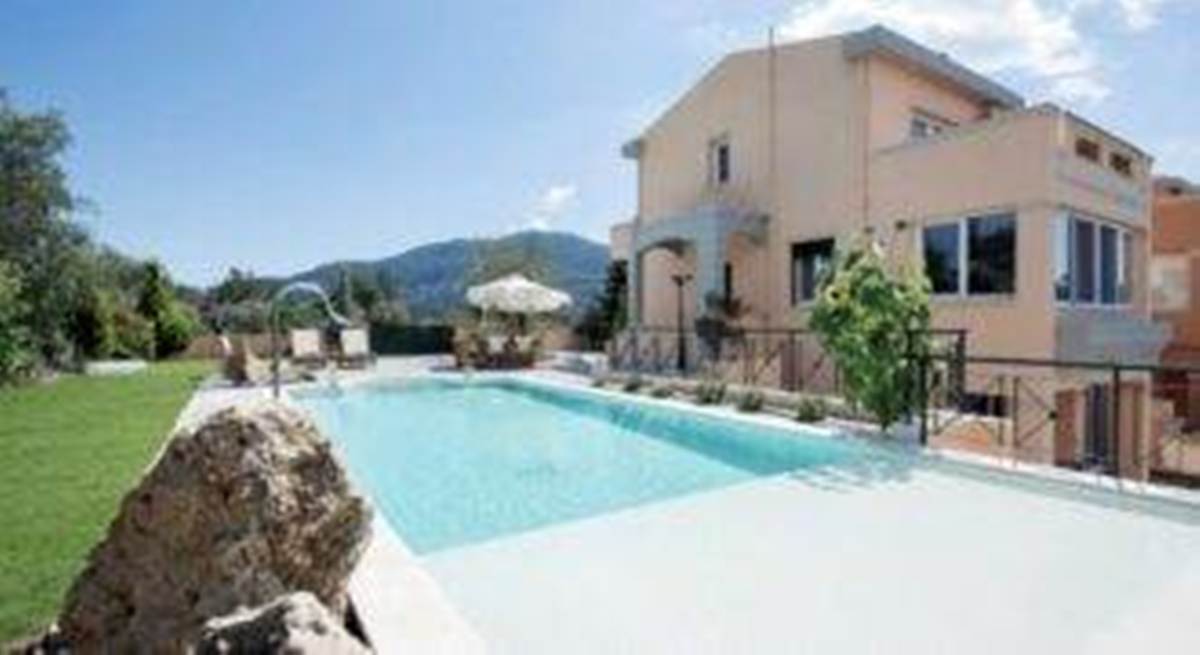 Αχίλλειο Κέρκυρα. Πώληση Συγκροτήματος 5 Βίλες.