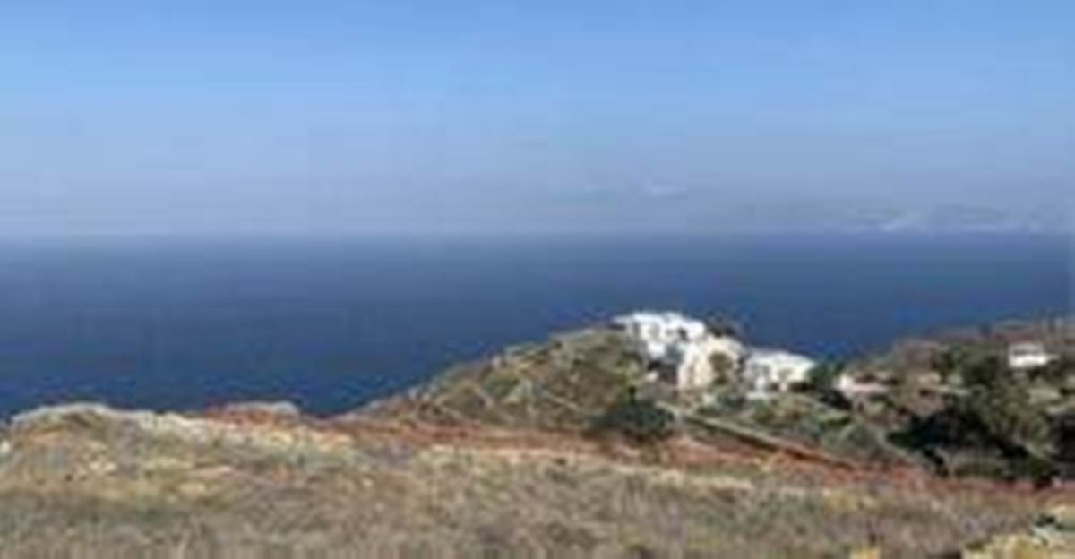 Φολέγανδρος. Πώληση Αγροτεμαχίου 14.865 Μ2.