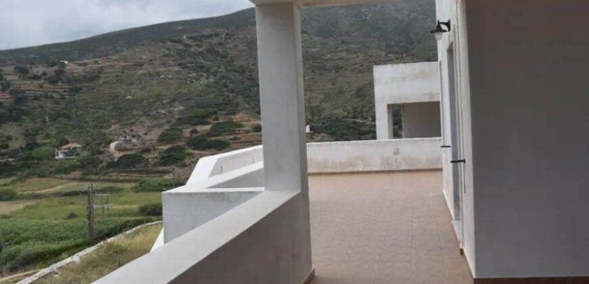 Άνδρος Μπατσί. Πώληση – 2 Βίλες 389 Μ2.