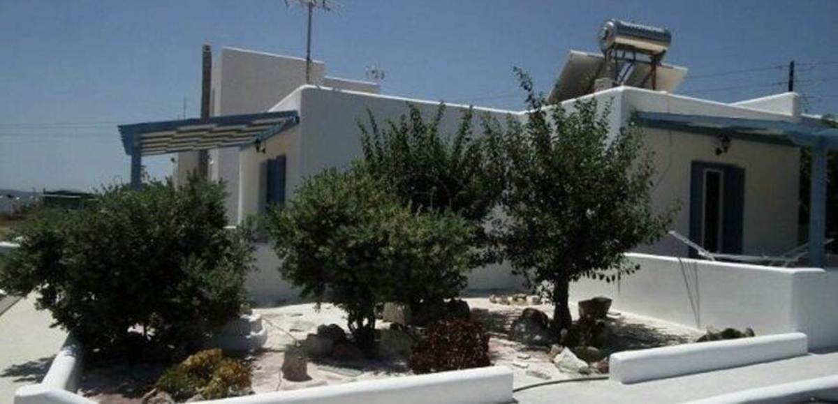 Μήλος Αδάμαντας. Πώληση Μεζονέτας και 3 Studios.