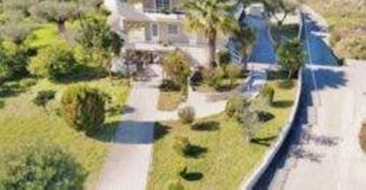 Ρόδος Άφαντος. Πώληση Ξενοδοχείου 15 Δωματίων 450 Μ2.