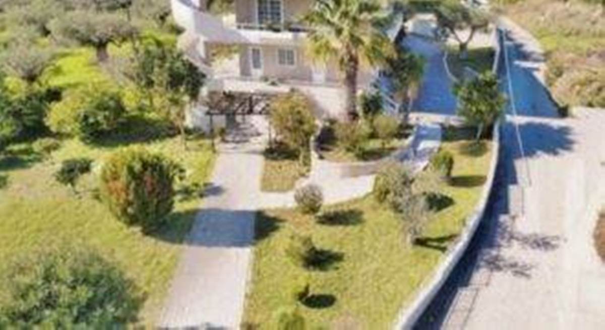 Ρόδος Άφαντος. Πώληση Ξενοδοχείου 15 Δωματίων 450 Μ2.