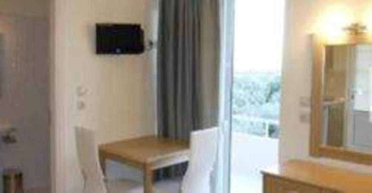 Ρόδος Άφαντος. Πώληση Ξενοδοχείου 15 Δωματίων 450 Μ2.