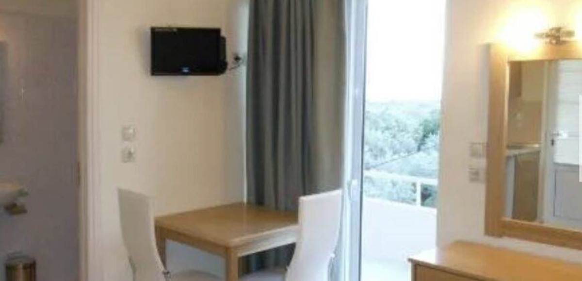 Ρόδος Άφαντος. Πώληση Ξενοδοχείου 15 Δωματίων 450 Μ2.