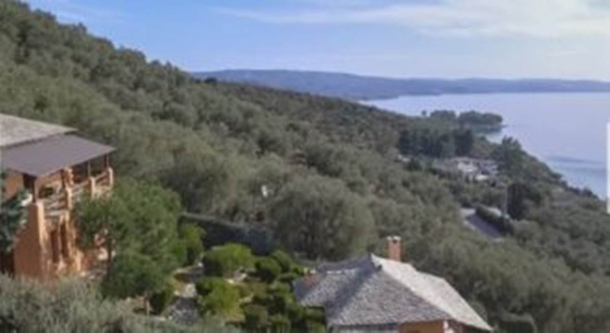 Πήλιο. Πώληση 2 Βίλες  80 + 175 Μ2.