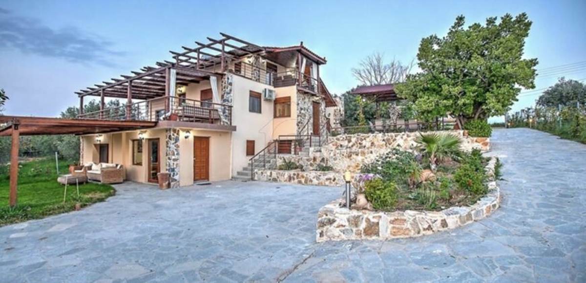 Νέα Μουδανιά Χαλκιδικής. Πώληση Βίλας 400 Μ2.