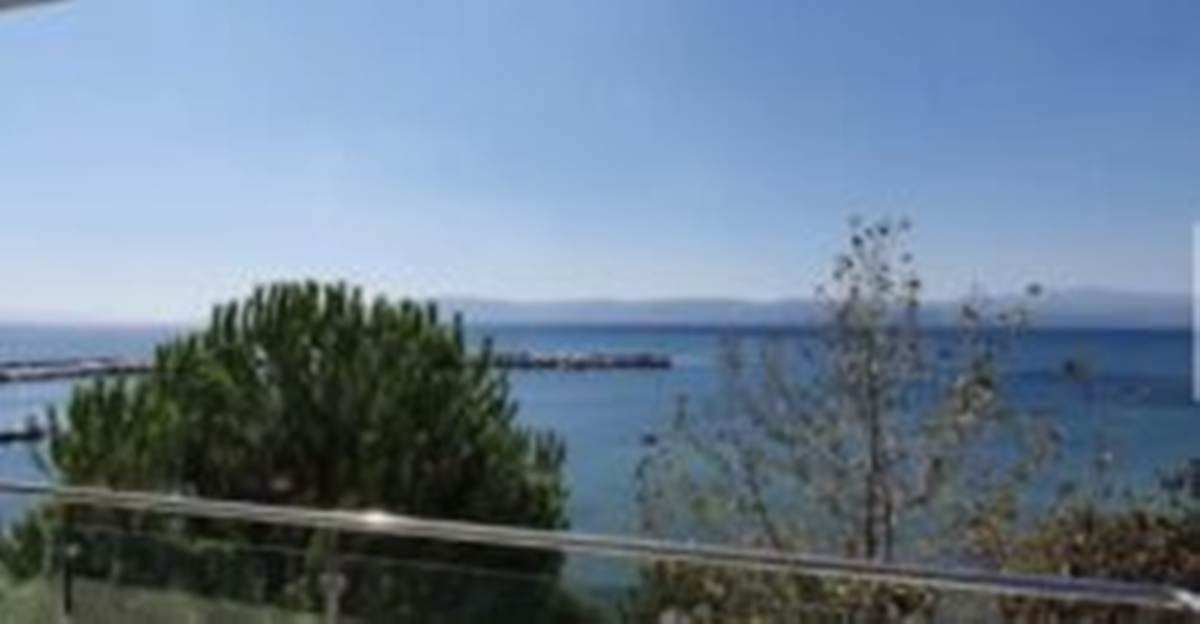 Αμάρυνθος Εύβοιας. Πώληση 2 οικοπέδων 1.000 Μ2. με κτήριο 300 Μ2.