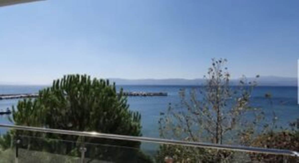 Αμάρυνθος Εύβοιας. Πώληση 2 οικοπέδων 1.000 Μ2. με κτήριο 300 Μ2.