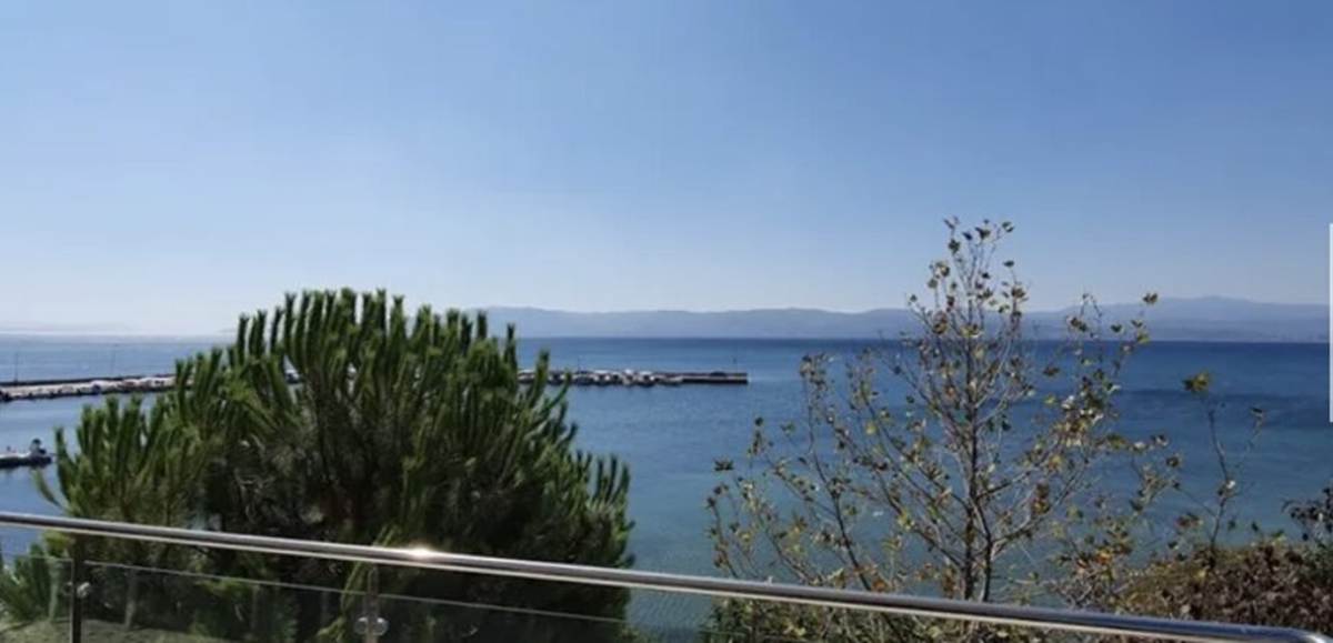 Αμάρυνθος Εύβοιας. Πώληση 2 οικοπέδων 1.000 Μ2. με κτήριο 300 Μ2.