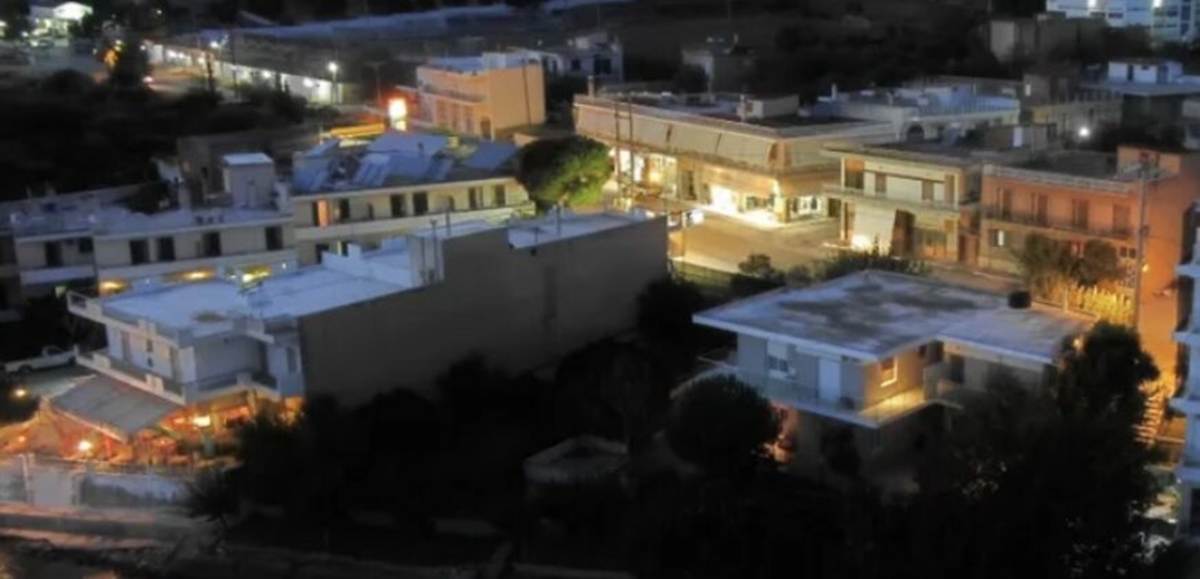 Αμάρυνθος Εύβοιας. Πώληση 2 οικοπέδων 1.000 Μ2. με κτήριο 300 Μ2.