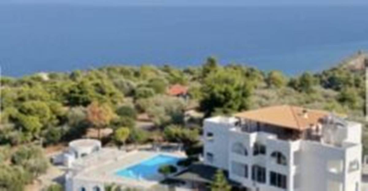 Μαραθώνας Αττικής. Πώληση Ξενοδοχείου 15 χώρων 800 Μ2.