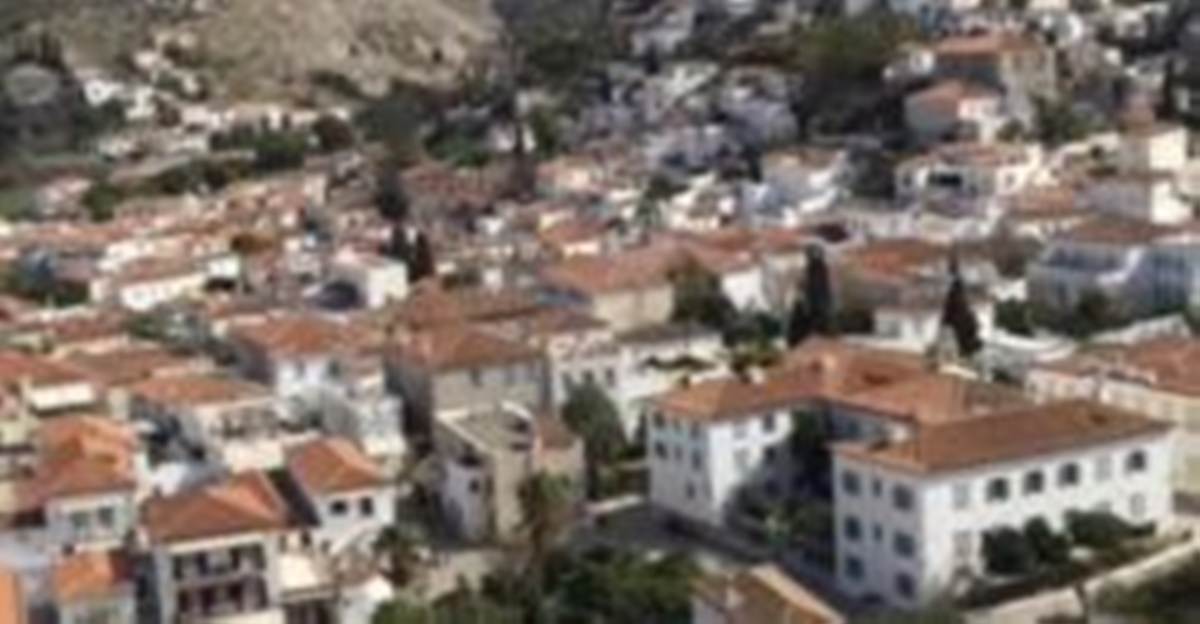 Ύδρα. Πώληση Μονοκατοικίας 220 Μ2.